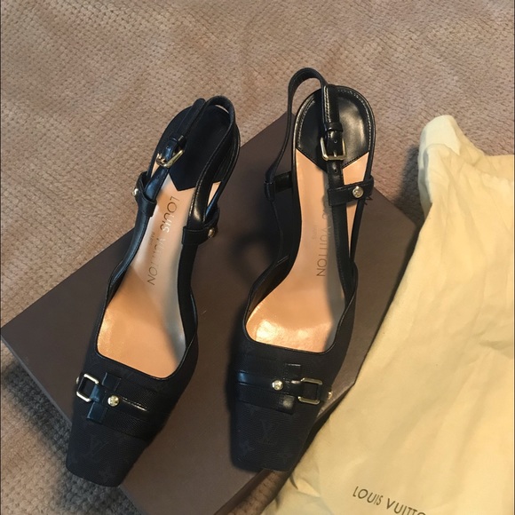 Authentic Louis Vuitton women’s pump - Picture 2 of 6